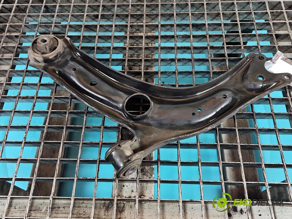 Skoda Kodiaq I 2.0 tdi 150 hp automatic 110 kW 1968 cm3 5- přední pravý  (Klika dveří ostatní)