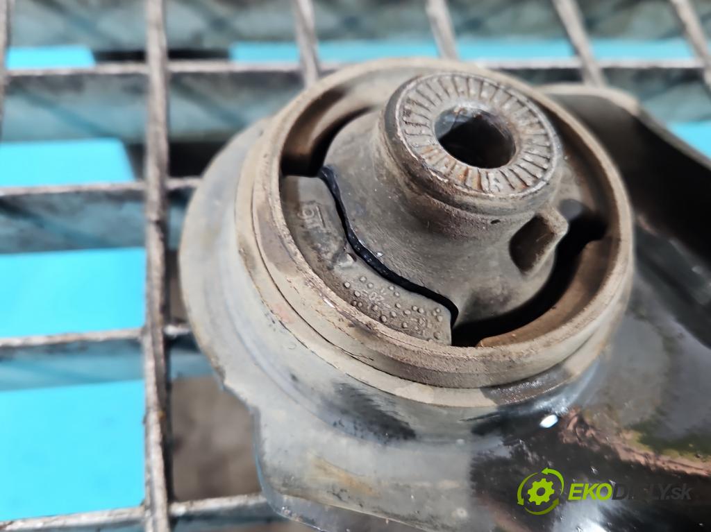 Skoda Kodiaq I 2.0 tdi 150 hp automatic 110 kW 1968 cm3 5- přední pravý  (Klika dveří ostatní)