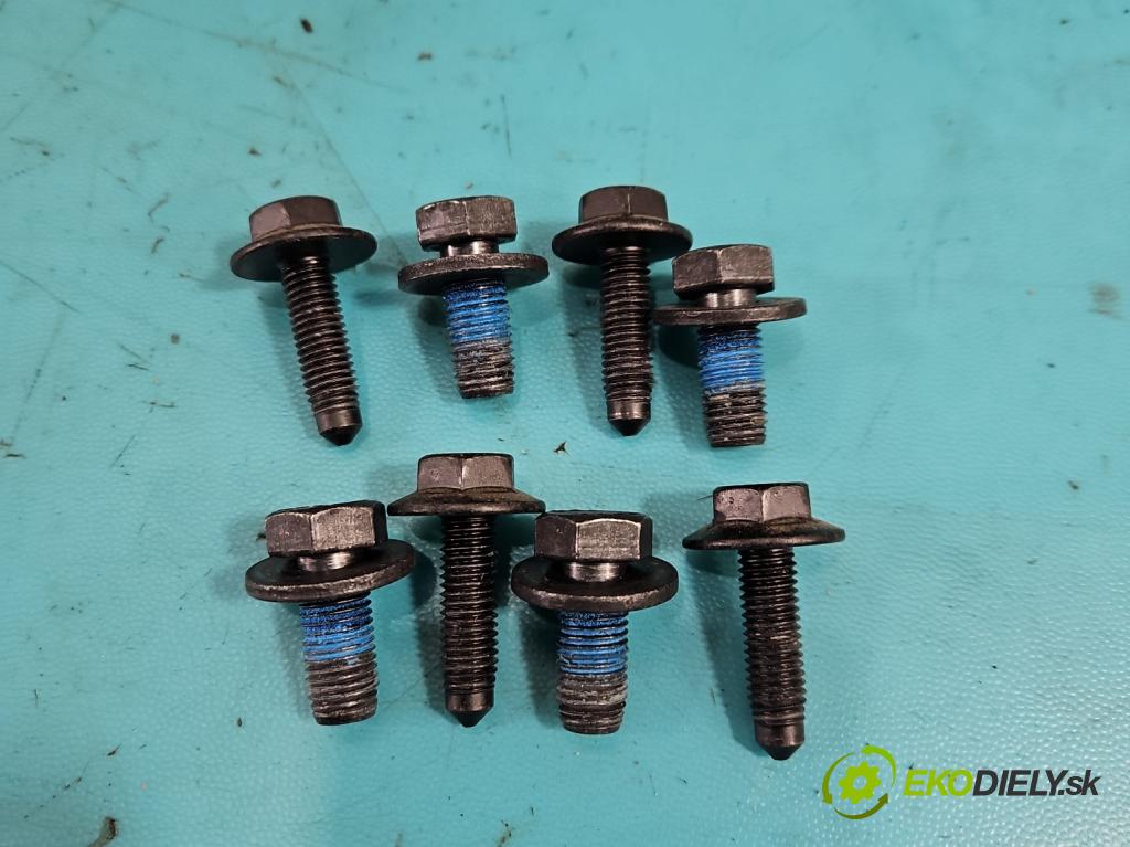 Skoda Kodiaq I 2.0 tdi 150 HP automatic 110 kW 1968 cm3 5- Pohovka: zadné  (Sedadlo)