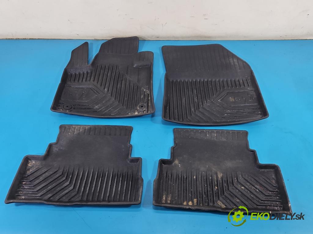 Opel Grandland 2017–2024 1.2 T 131 HP manual 96 kW 1199 cm3 5- Koberce: 77407947