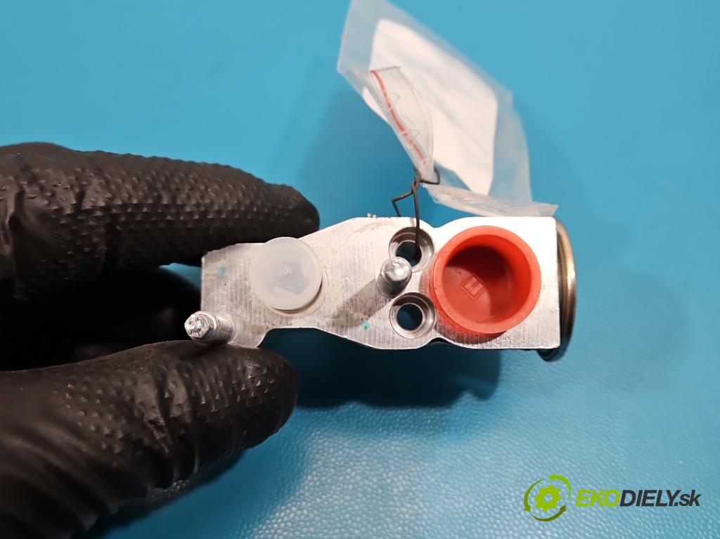 Opel Grandland 2017–2024 1.2 T 131 HP automatic 96 kW 1199 cm3 5- ventil rozšírenie: klimatizácie XS482465-0940