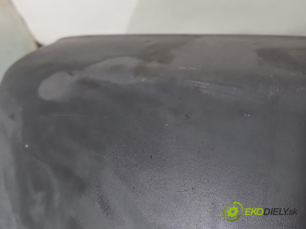 Mazda Tribute I 2000-2007 2.0 16V 124hp manual 91 kW 1989 cm3 5- nárazník predné  (Kľučka dverí ostatné)