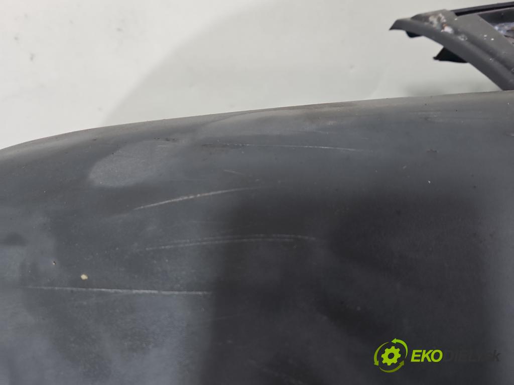 Mazda Tribute I 2000-2007 2.0 16V 124hp manual 91 kW 1989 cm3 5- nárazník predné  (Kľučka dverí ostatné)