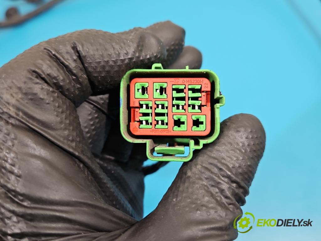 Jaguar XE X760 2015-2024 2.0d 179KM automatic 132 kW 1999 cm3 4- snímač parkování GX73-15B484-AD