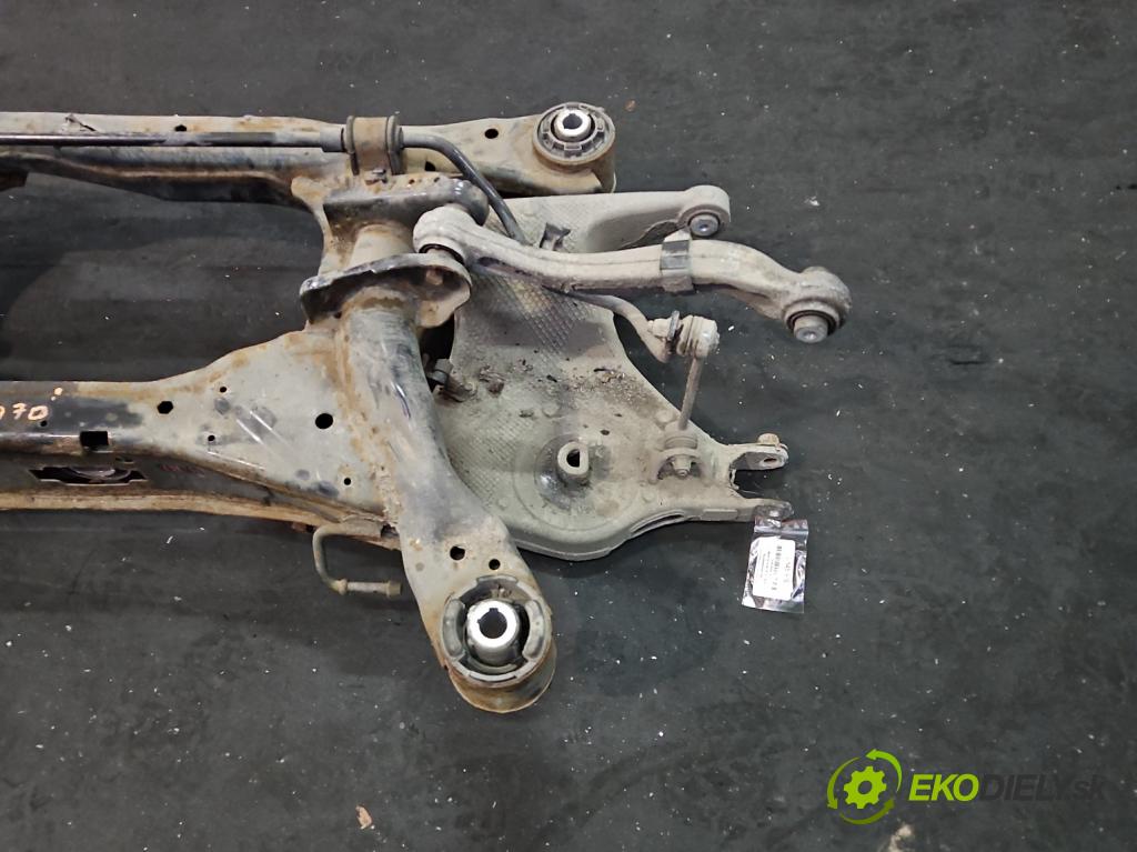 Jaguar XE X760 2015-2024 2.0d 179KM automatic 132 kW 1999 cm3 4- zadna výstuha  (Výstuha zadná)