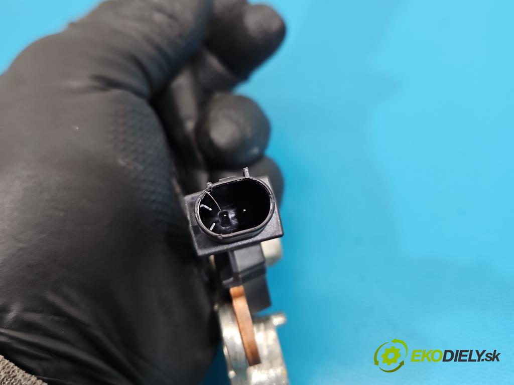 Jaguar XE X760 2015-2024 2.0d 179KM automatic 132 kW 1999 cm3 4- kontakt mínus: GX73-14301-AD