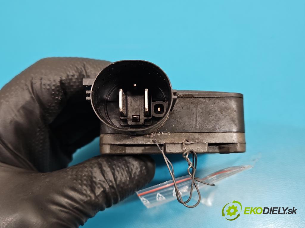 Jaguar XE X760 2015-2024 2.0d 179KM automatic 132 kW 1999 cm3 4- Relé: ventilátoru 940013003