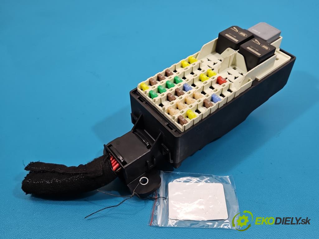 Jaguar XE X760 2015-2024 2.0d 179KM automatic 132 kW 1999 cm3 4- skříňka pojistková GX73-14A067-EA (Pojistková skříňka)