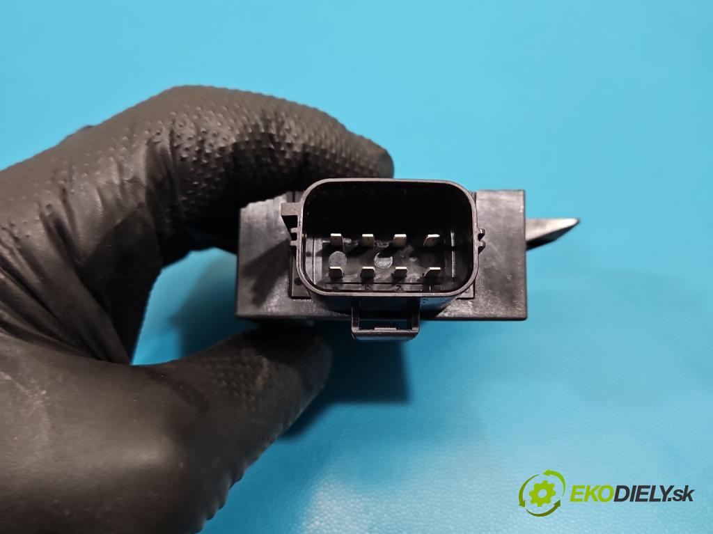 Jaguar XE X760 2015-2024 2.0d 179KM automatic 132 kW 1999 cm3 4- riadiaca jednotka ostatné FK72-9D370-AC