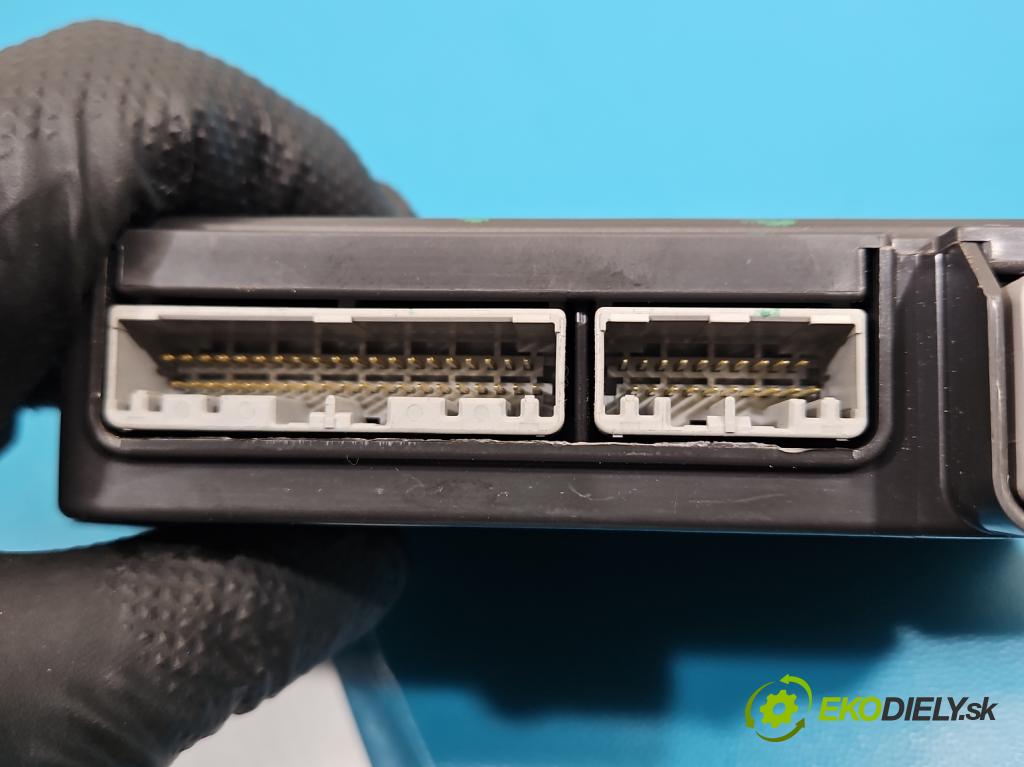 Jaguar XE X760 2015-2024 2.0d 179KM automatic 132 kW 1999 cm3 4- riadiaca jednotka ostatné FK72-19H440-BD