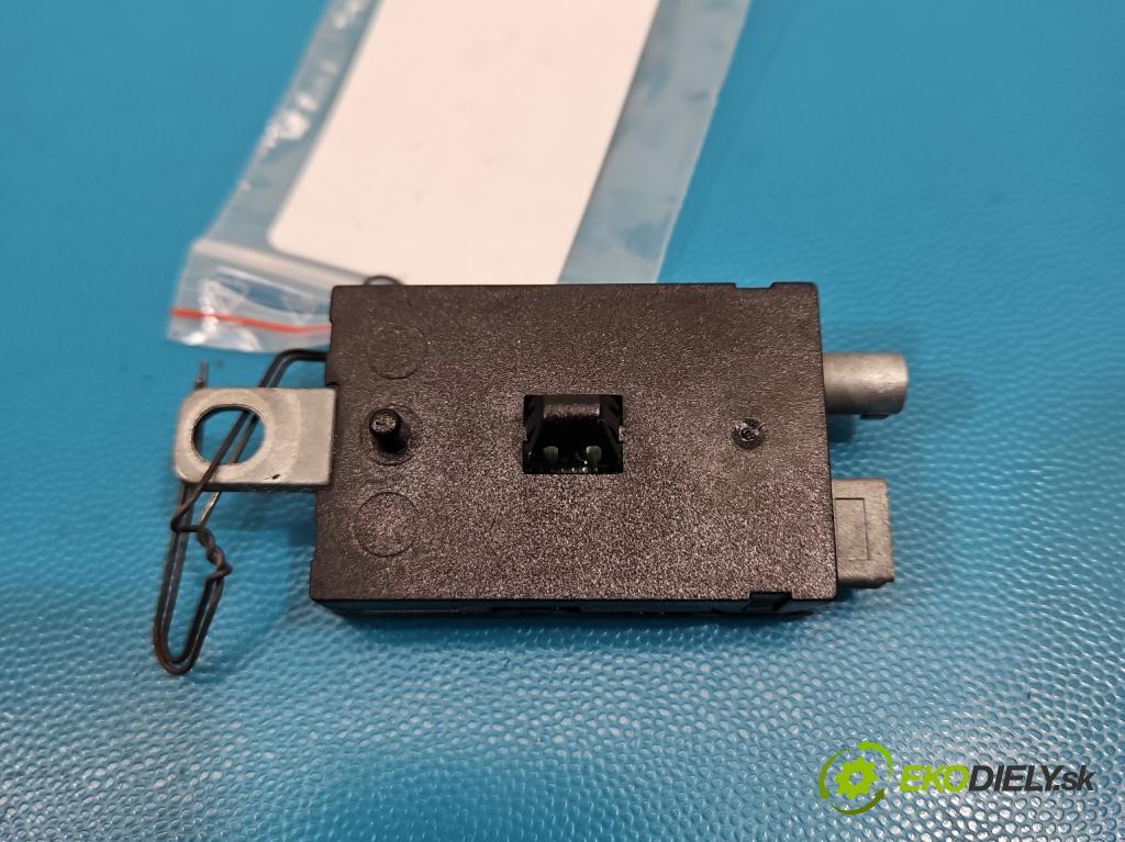 Jaguar XE X760 2015-2024 2.0d 179KM automatic 132 kW 1999 cm3 4- Zesilovač: GX73-18C847-BA (Zosilňovač)