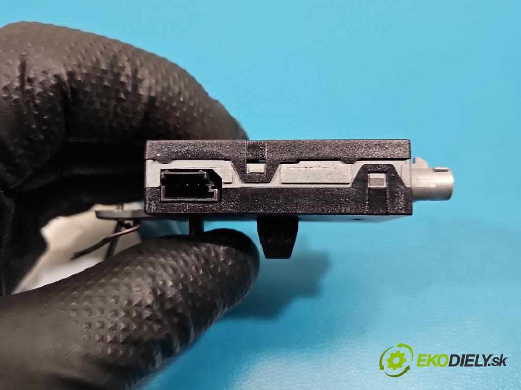 Jaguar XE X760 2015-2024 2.0d 179KM automatic 132 kW 1999 cm3 4- Zesilovač: GX73-18C847-BA (Zosilňovač)