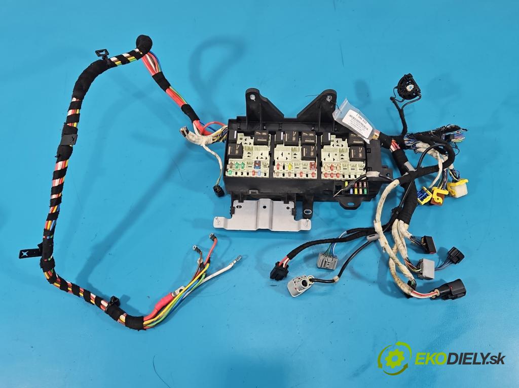 Jaguar XE X760 2015-2024 2.0d 179KM automatic 132 kW 1999 cm3 4- skříňka pojistková GX73-14C445-AA (Pojistková skříňka)
