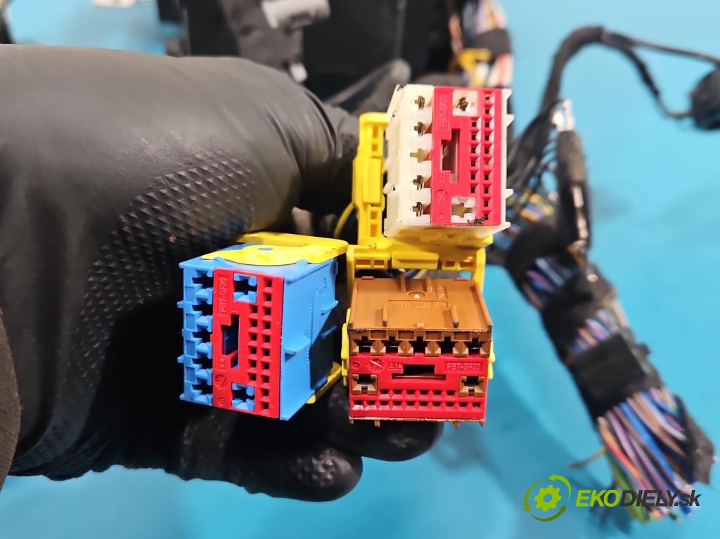 Jaguar XE X760 2015-2024 2.0d 179KM automatic 132 kW 1999 cm3 4- skříňka pojistková GX73-14C445-AA (Pojistková skříňka)