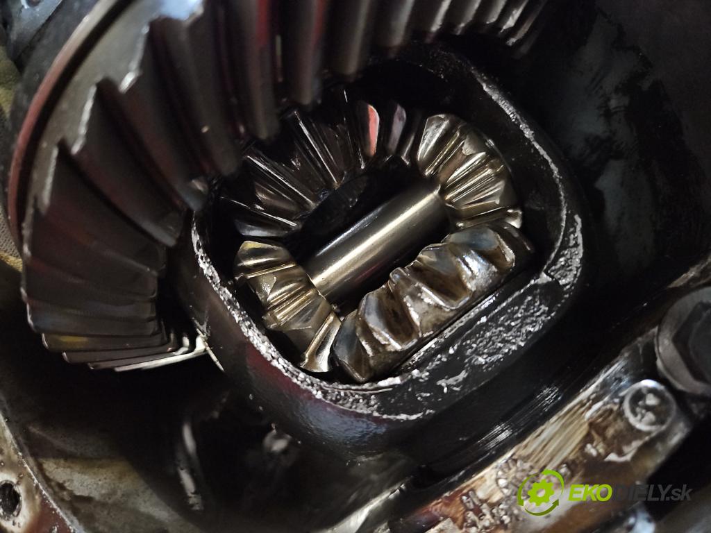 Mazda Tribute I 2000-2007 2.0 16V 124hp manual 91 kW 1989 cm3 5- Most: zadní: