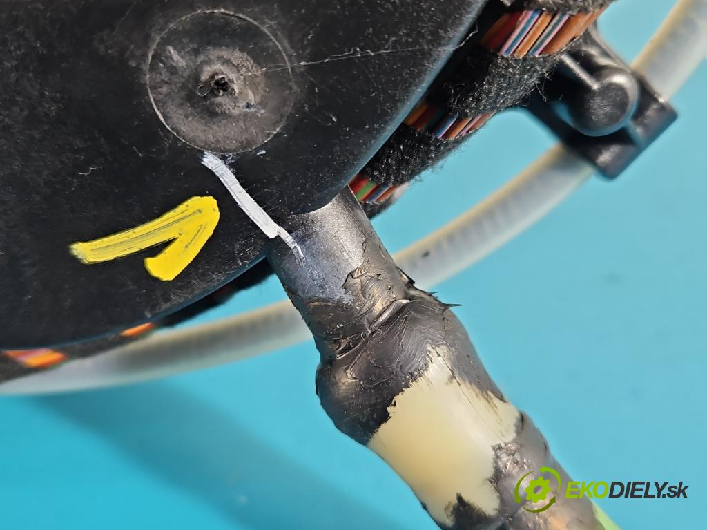 Audi Q7 2005-2015 4.2 TDI 326KM automatic 240 kW 4134 cm3 5- Střešní okno:  (Sklo karosérie)