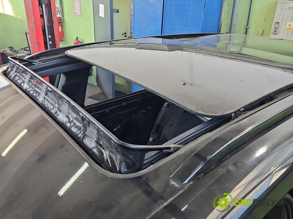 Audi Q7 2005-2015 4.2 TDI 326KM automatic 240 kW 4134 cm3 5- Střešní okno:  (Sklo karosérie)