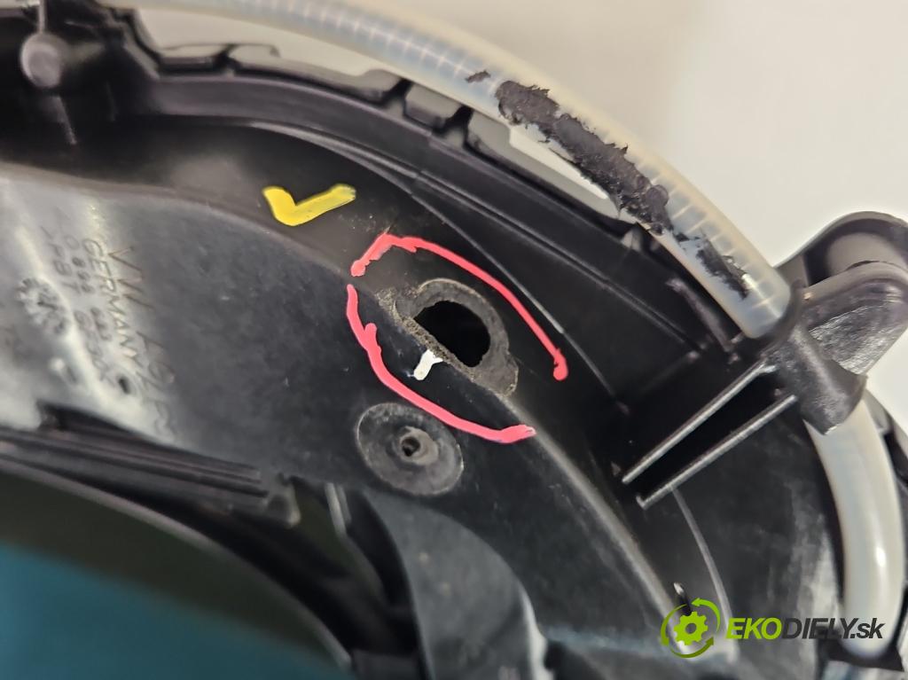 Audi Q7 2005-2015 4.2 TDI 326KM automatic 240 kW 4134 cm3 5- Střešní okno:  (Sklo karosérie)