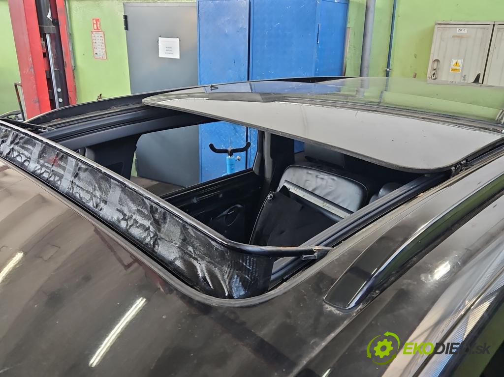Audi Q7 2005-2015 4.2 TDI 326KM automatic 240 kW 4134 cm3 5- Střešní okno:  (Sklo karosérie)
