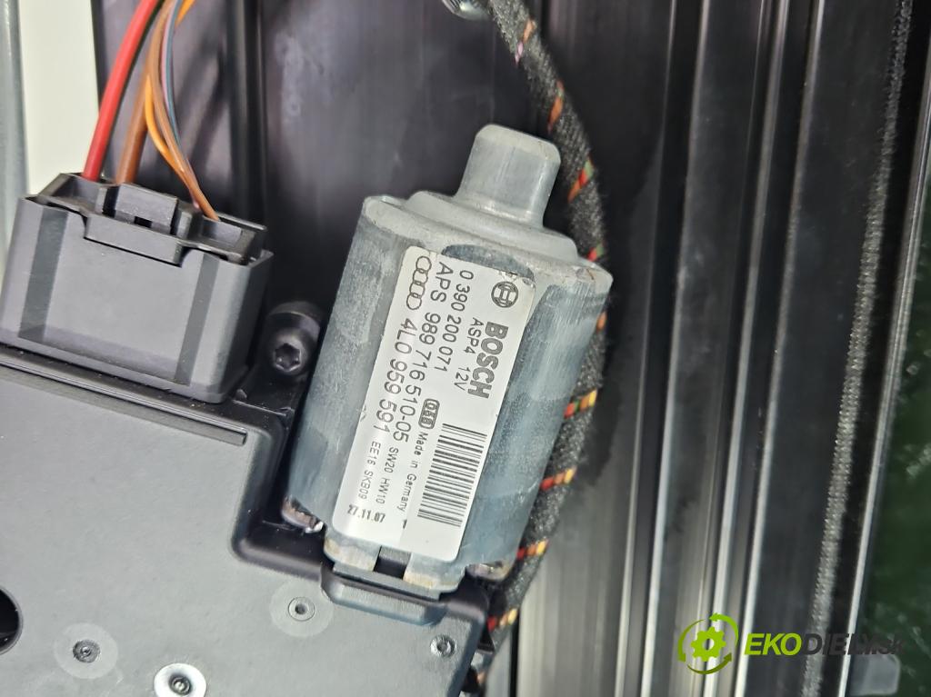 Audi Q7 2005-2015 4.2 TDI 326KM automatic 240 kW 4134 cm3 5- Střešní okno:  (Sklo karosérie)