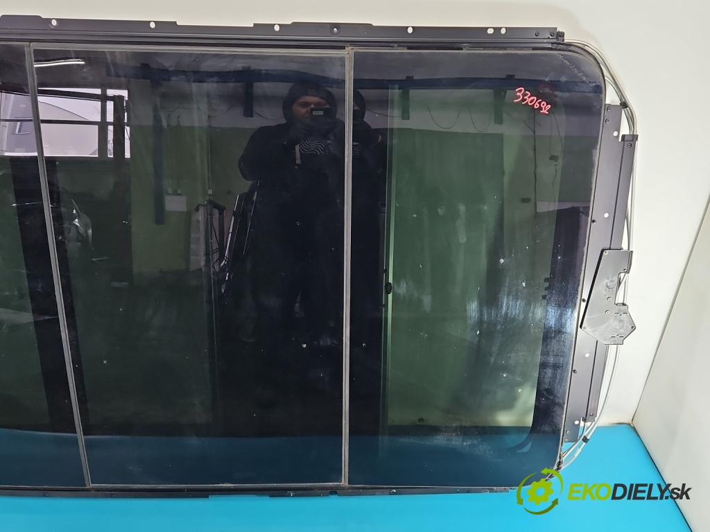 Audi Q7 2005-2015 4.2 TDI 326KM automatic 240 kW 4134 cm3 5- Střešní okno:  (Sklo karosérie)