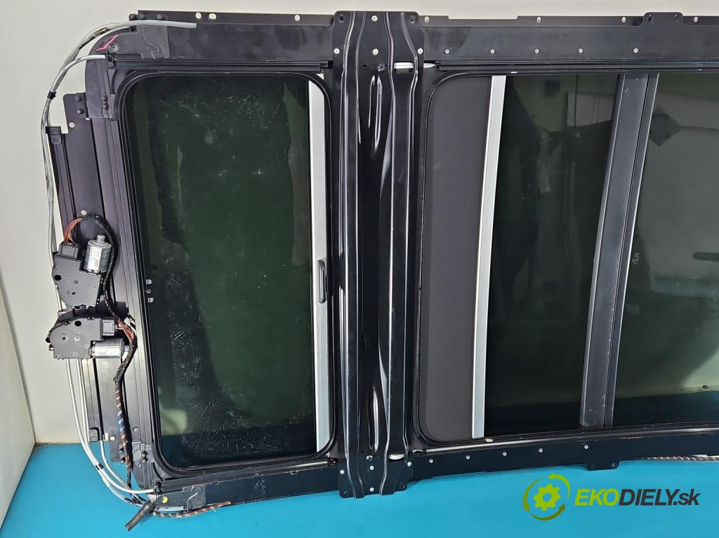 Audi Q7 2005-2015 4.2 TDI 326KM automatic 240 kW 4134 cm3 5- Střešní okno:  (Sklo karosérie)