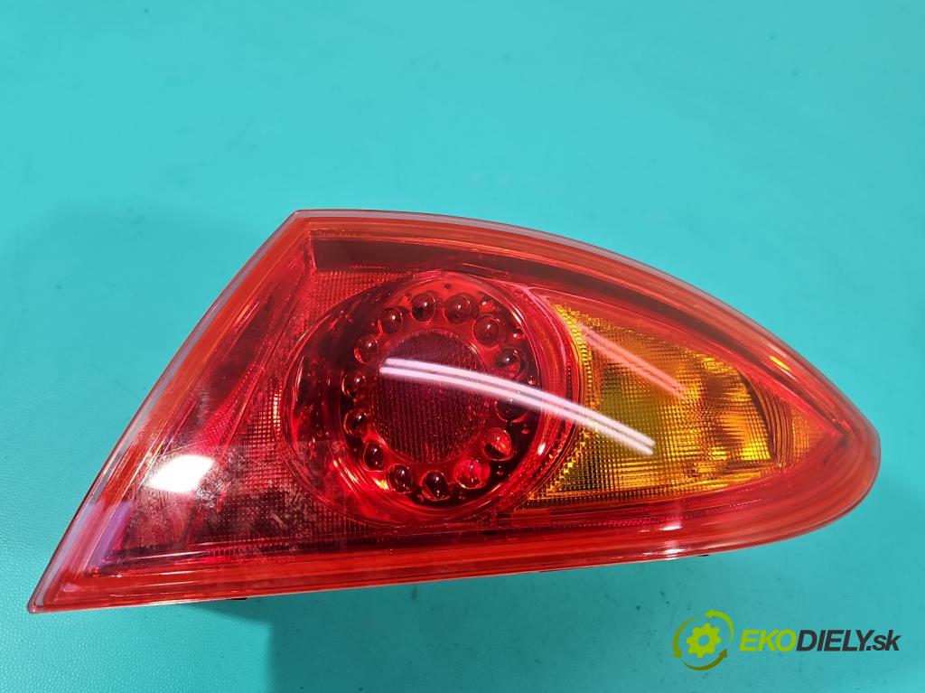 Seat Leon II 2005-2012 1.6 SR 102 HP manual 75 kW 1595 cm3 5- svetlo / reflektor zadné pravé  (Kľučka dverí ostatné)