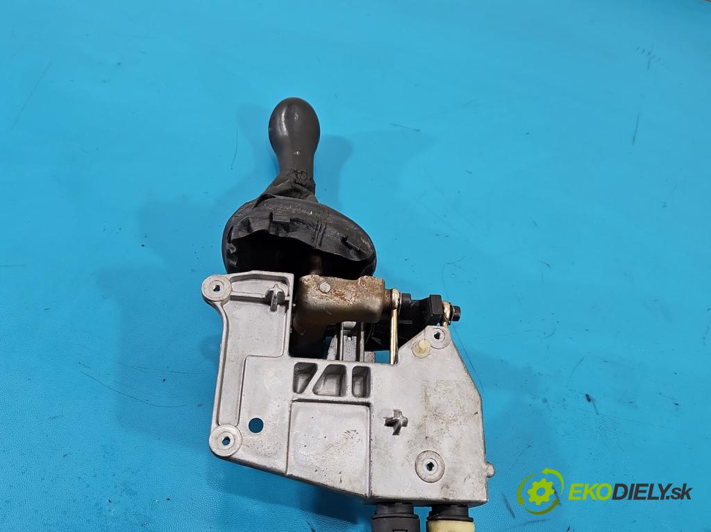 Citroen Xsara Picasso 1.6 8V 95 HP manual 70 kW 1587 cm3 5- Páka: Změny: stupeň,rýchlosť  (Rýchlostná páka (kulisa))