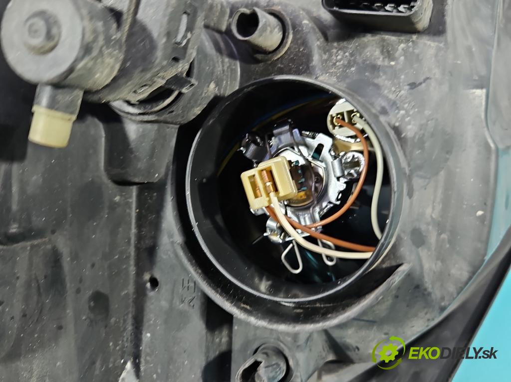 Renault Thalia I 1998-2009 1.2 16V 75 HP manual 55 kW 1149 cm3 4- Reflektor: pravý 8200509821 (Svetlo predné pravé)