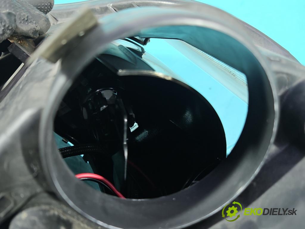 Seat Exeo 2.0 tdi 143 HP manual 105 kW 1968 cm3 5- Reflektor: pravý 3R1941008D (Svetlo predné pravé)