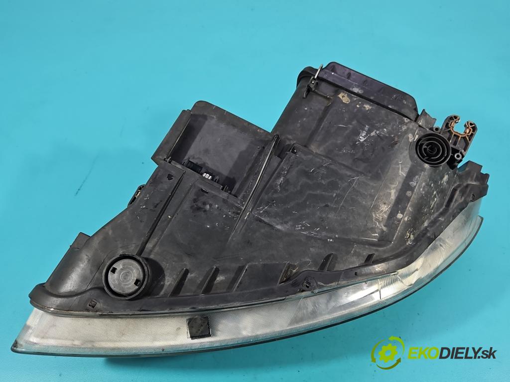 Seat Exeo 2.0 tdi 143 HP manual 105 kW 1968 cm3 5- Reflektor: pravý 3R1941008D (Svetlo predné pravé)