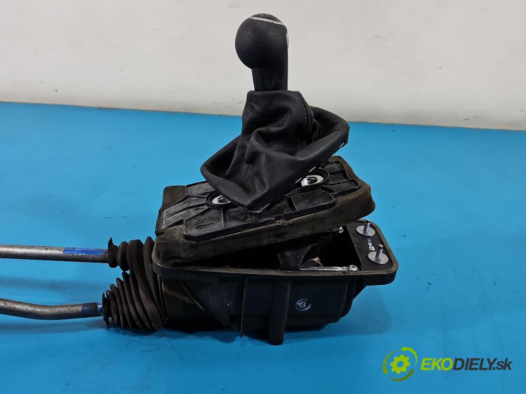 Seat Exeo 2.0 tdi 143 HP manual 105 kW 1968 cm3 5- Páka: Změny: stupeň,rýchlosť 4F0711167 (Rýchlostná páka (kulisa))