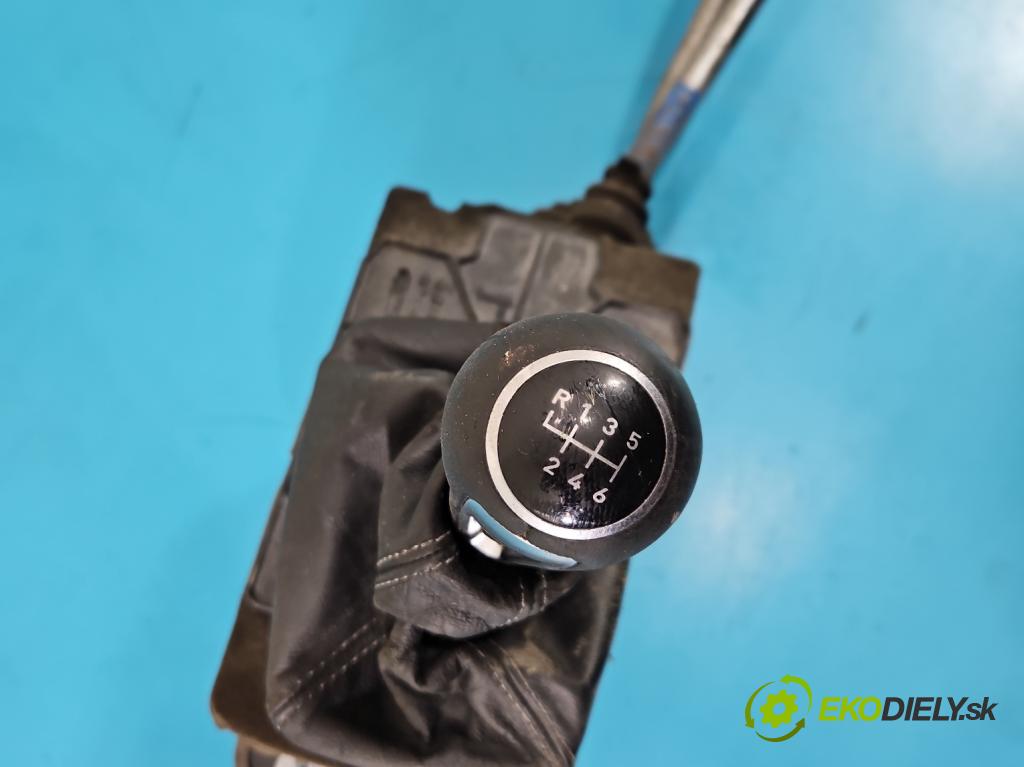 Seat Exeo 2.0 tdi 143 HP manual 105 kW 1968 cm3 5- Páka: Změny: stupeň,rýchlosť 4F0711167 (Rýchlostná páka (kulisa))