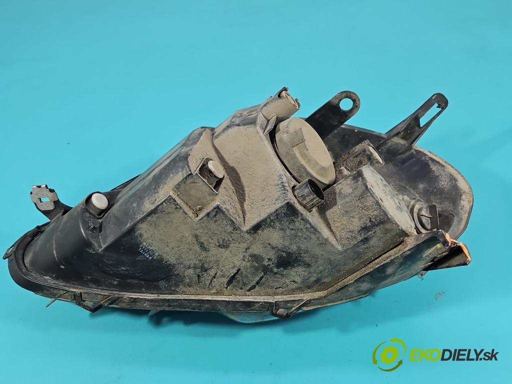 Fiat Punto Grande 1.4 T 120 HP manual 88 kW 1368 cm3 5- Reflektor: pravý  (Svetlo predné pravé)