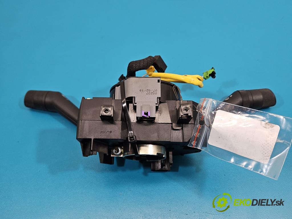 Fiat Punto Grande 1.4 T 120 HP manual 88 kW 1368 cm3 5- prepínač komplex: 735521315 (Prepínacie páčky pod volantom)