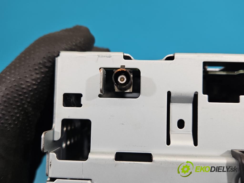 Opel Corsa E 2014-2019 1.4 16V 75 HP manual 55 kW 1398 cm3 5- Radio originál 39068066