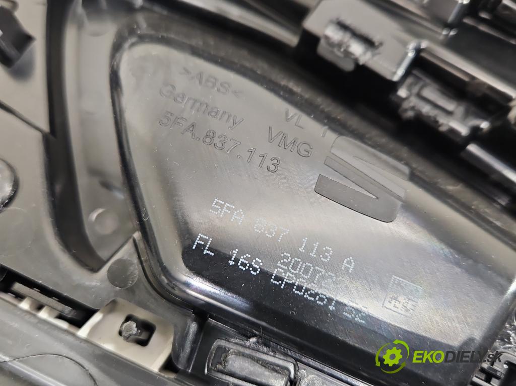 Cupra Formentor 20- 1.5 TSI 150 HP automatic 110 kW 1498 cm3 5- Čalounictví: dvere predné ľavé