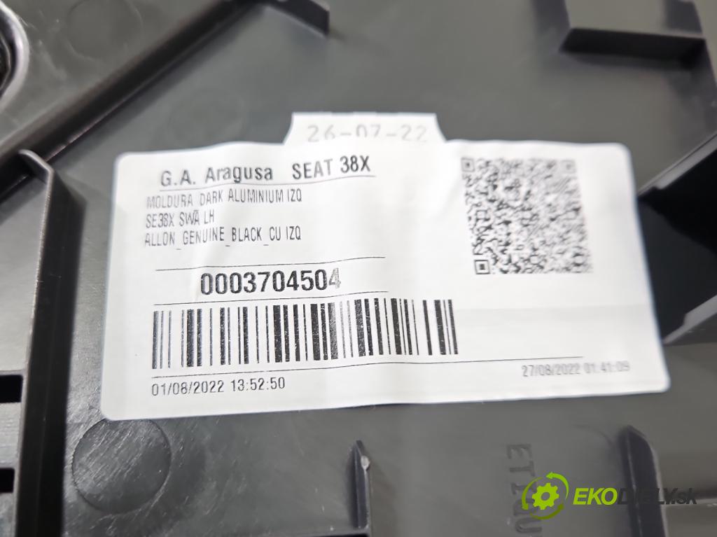 Cupra Formentor 20- 1.5 TSI 150 HP automatic 110 kW 1498 cm3 5- Čalounictví: dvere predné ľavé