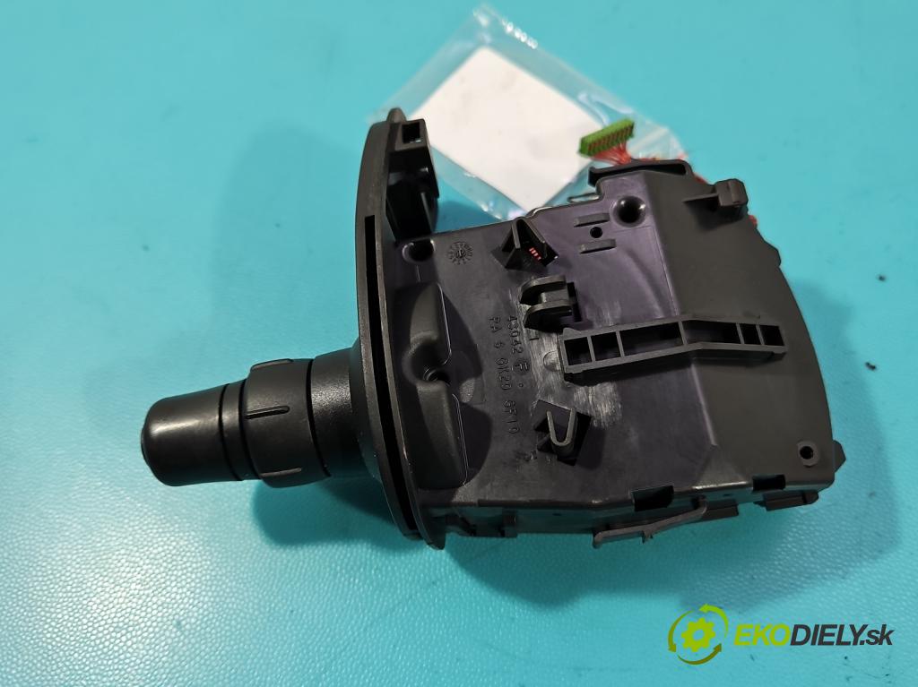 Renault Modus 1.2 16V 75 hp manual 55 kW 1149 cm3 5- Přepínač blinkry: 88102002375 (Páčky pod volantem)