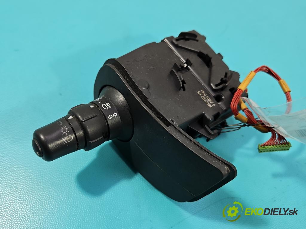 Renault Modus 1.2 16V 75 hp manual 55 kW 1149 cm3 5- Přepínač blinkry: 88102002375 (Páčky pod volantem)