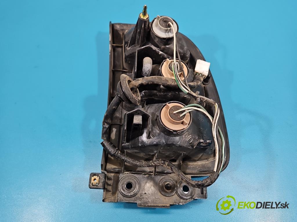 Toyota Rav4 I 1994-2000 2.0 16V 128 HP manual 94 kW 1998 cm3 3- svetlo / reflektor zadné ľavé  (Kľučka dverí ostatné)