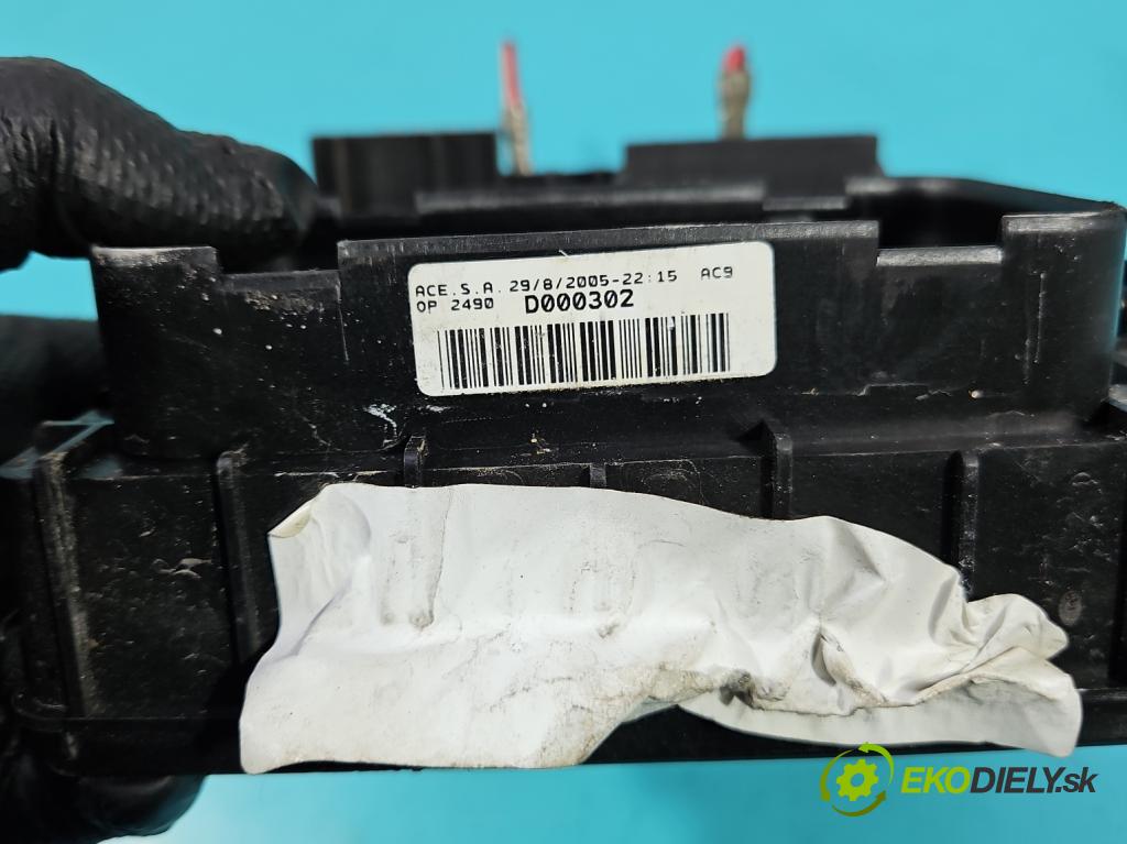 Seat Leon II 2005-2012 1.6 SR 102 hp manual 75 kW 1595 cm3 5- skříňka pojistková  (Pojistková skříňka)