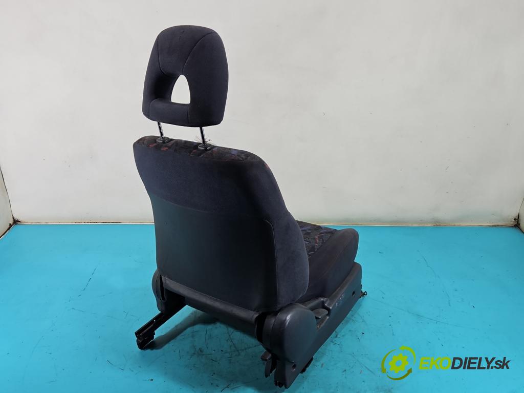 Toyota Rav4 I 1994-2000 2.0 16V 128 HP manual 94 kW 1998 cm3 3- Sedačka pravý (Sedadlo)