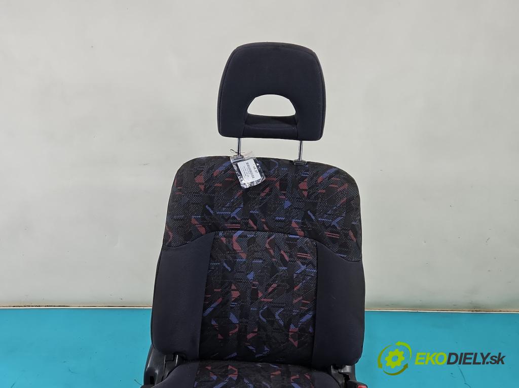 Toyota Rav4 I 1994-2000 2.0 16V 128 HP manual 94 kW 1998 cm3 3- Sedačka pravý (Sedadlo)