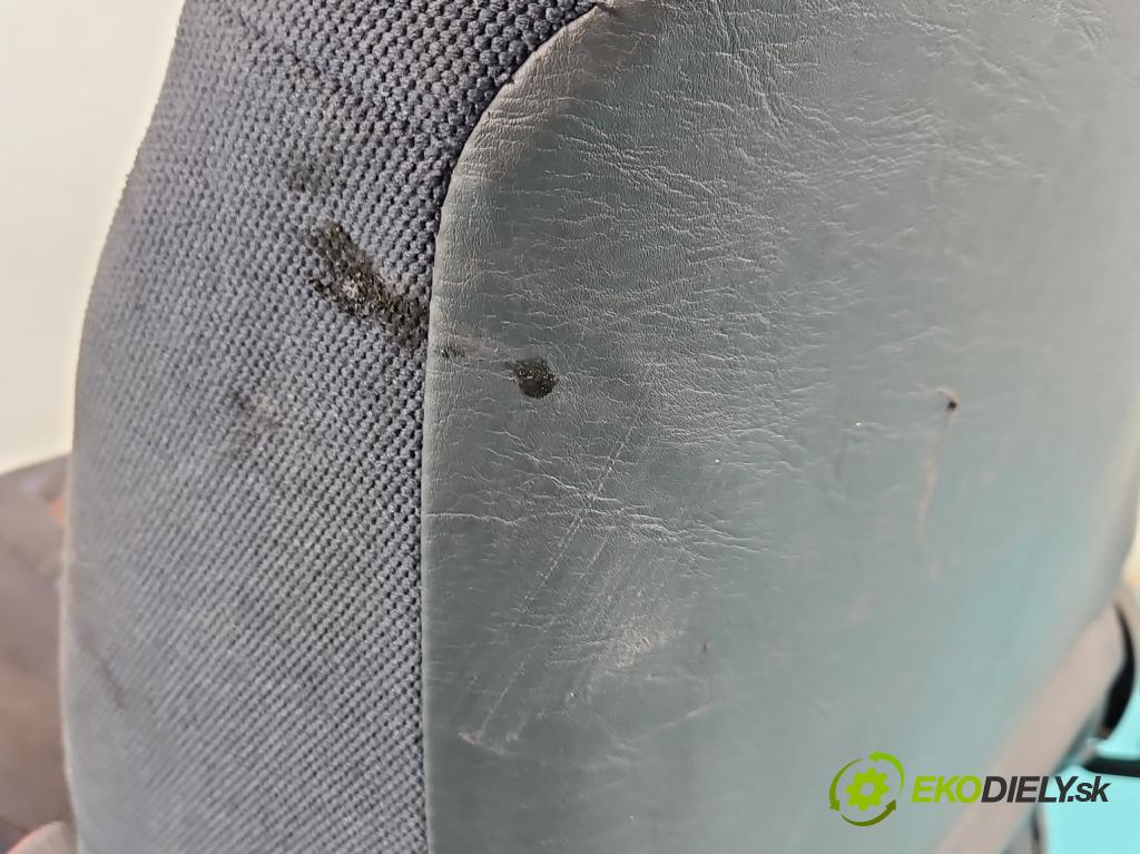 Toyota Rav4 I 1994-2000 2.0 16V 128 HP manual 94 kW 1998 cm3 3- Sedačka pravý (Sedadlo)