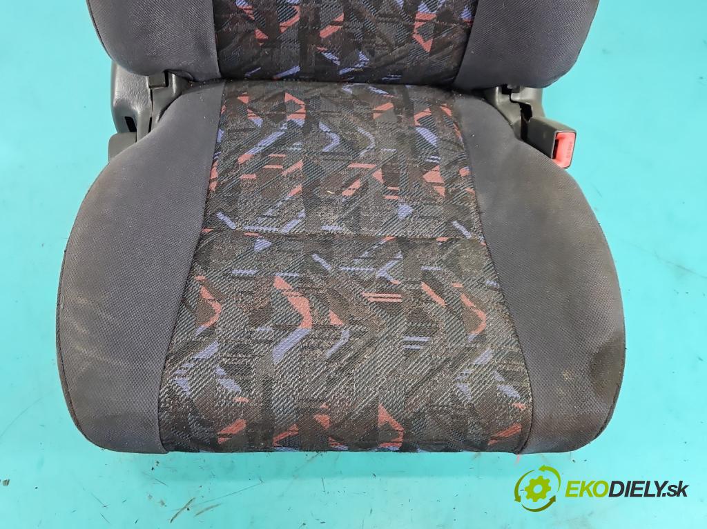 Toyota Rav4 I 1994-2000 2.0 16V 128 HP manual 94 kW 1998 cm3 3- Sedačka pravý (Sedadlo)