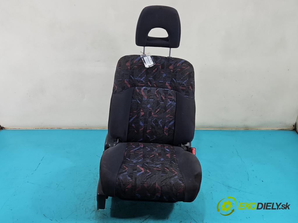 Toyota Rav4 I 1994-2000 2.0 16V 128 HP manual 94 kW 1998 cm3 3- Sedačka pravý  (Sedadlo)