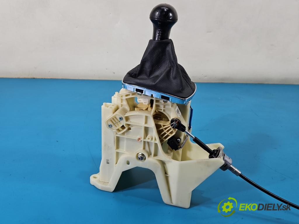 Kia Sportage III 2010-2015 2.0 crdi 184hp automatic 135 kW 1995 cm3 5- Páka: Změny: stupeň,rýchlosť 46700-3W140 (Rýchlostná páka (kulisa))