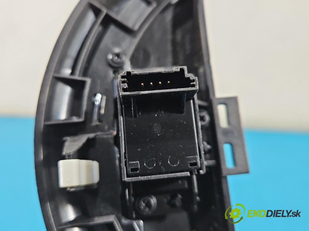 Kia Sportage III 2010-2015 2.0 crdi 184hp automatic 135 kW 1995 cm3 5- Rukojeť: na nápoje: 84651-3W020 (Držiak (úchyt) na nápoje)