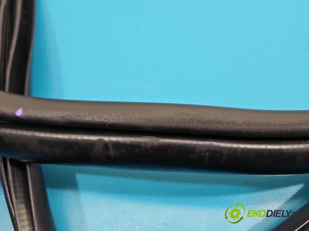 Kia Sportage III 2010-2015 2.0 crdi 184hp automatic 135 kW 1995 cm3 5- Těsnění: dvere zadné pravé  (Karoséria ostatné)